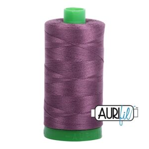 Aurifil 40wt 2568 Morbær (Mulberry)